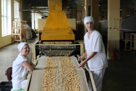 Для детей и активистов ТОС организовали экскурсию на завод по производству печенья (38)